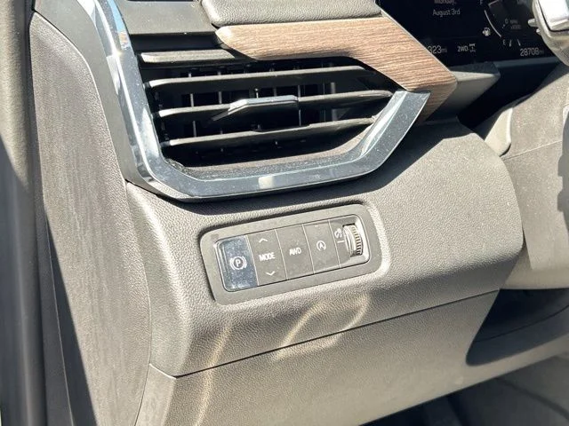 Used 2024 White GMC Denali image 42