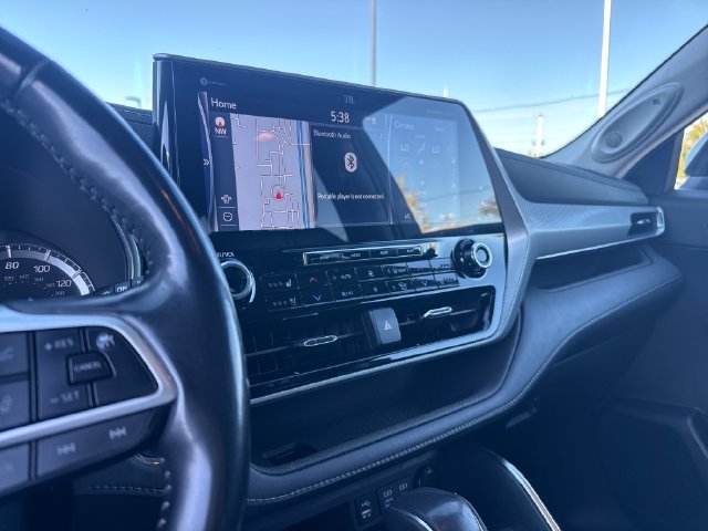 Used 2022 Silver Toyota Platinum image 18