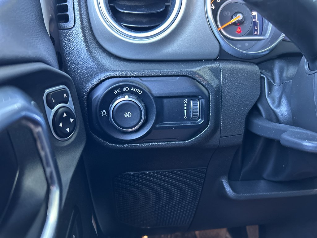 2023 Jeep Wrangler 4-Door Sahara - Photo 24