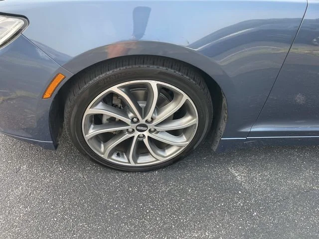 Used 2019 Blue Lincoln Reserve image 16