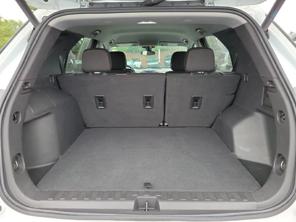 Used 2024 Summit White Chevrolet LT image 12