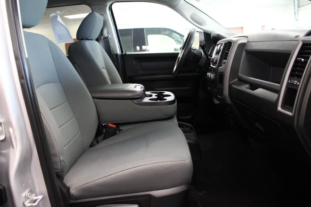 Certified Used 2018 Bright Silver Clearcoat Metallic Ram Tradesman image 41