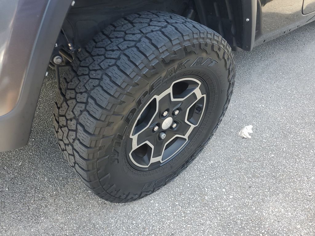 Used 2023 Gray Jeep Sport S image 5