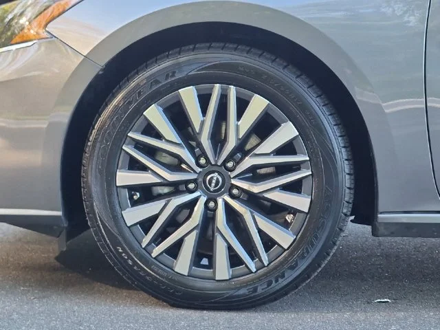 Used 2025 Gray Nissan 2.5 SV image 19