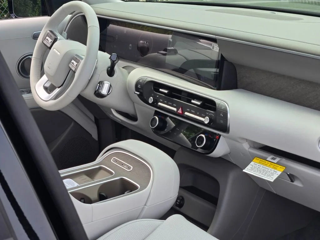 New 2026 Abyss Black Hyundai SEL Premium image 7
