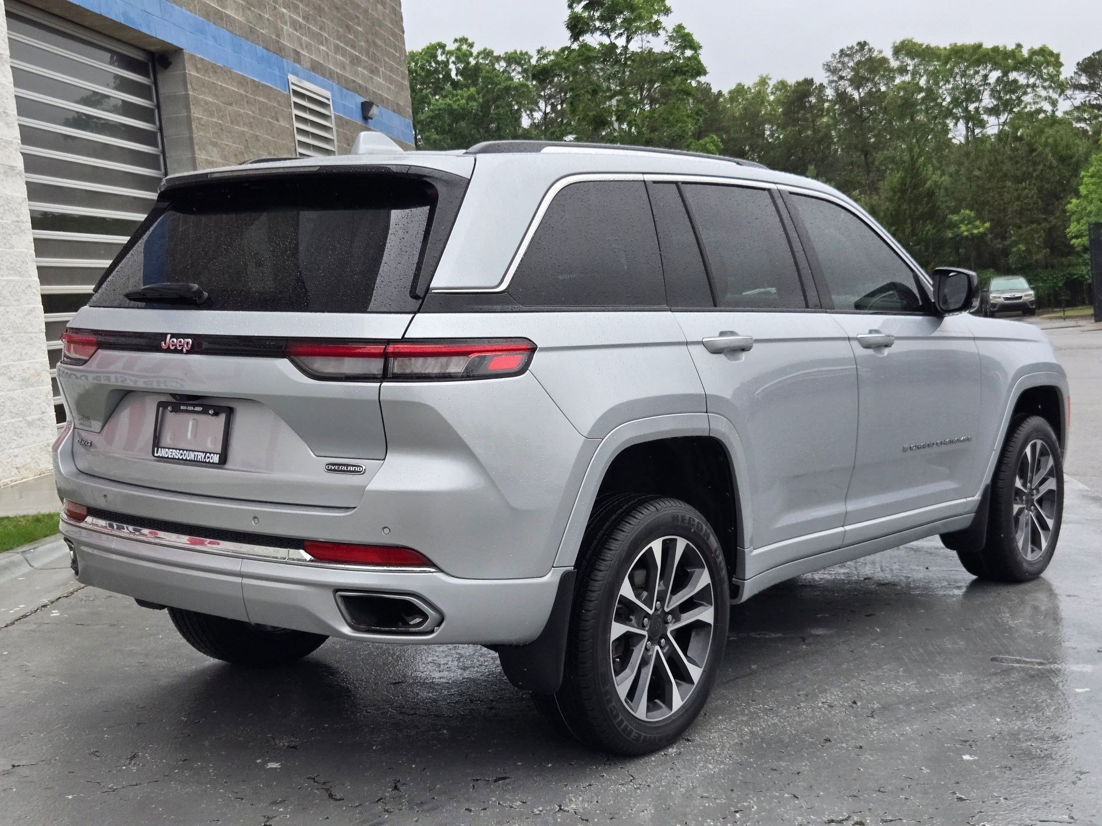 Used 2022 Silver Zynith Jeep Overland image 7