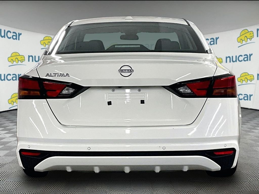Used 2025 White Nissan 2.5 SV image 5