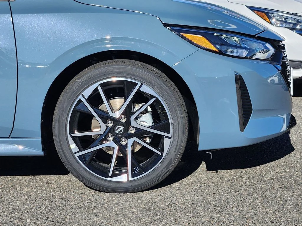 2025 Nissan Sentra SR - Photo 8