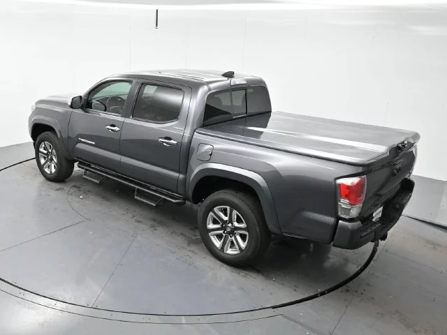 Used 2018 Magnetic Gray Metallic Toyota SR5 image 32