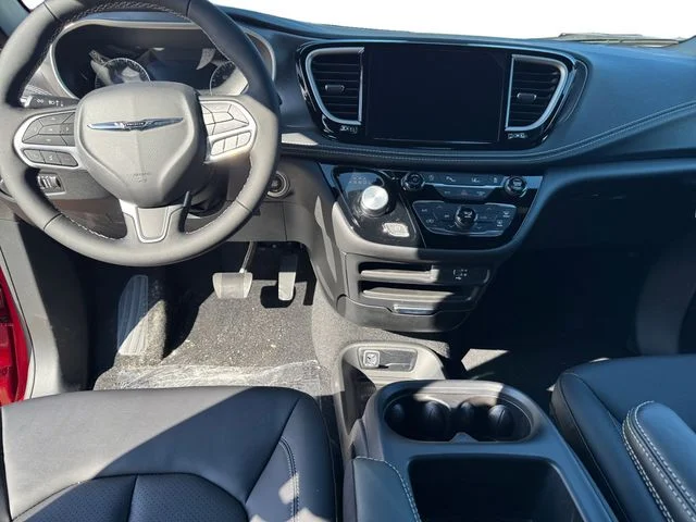 2026 Chrysler Pacifica Select - Photo 17