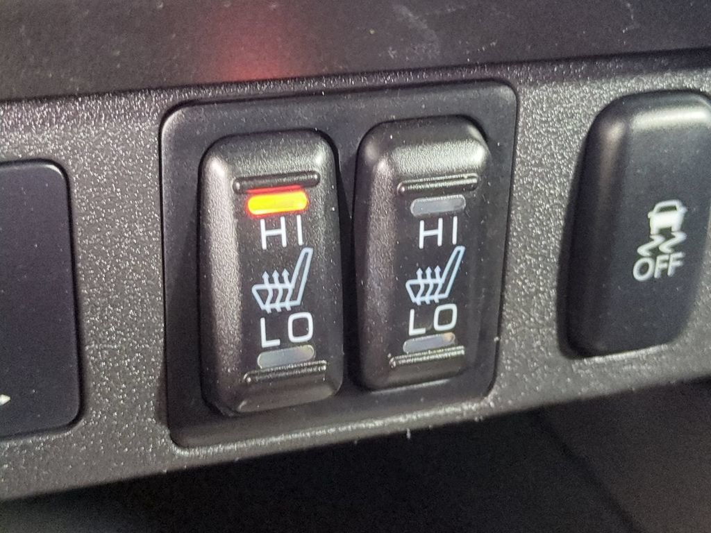 Used 2024  Mitsubishi 2.0 ES image 26