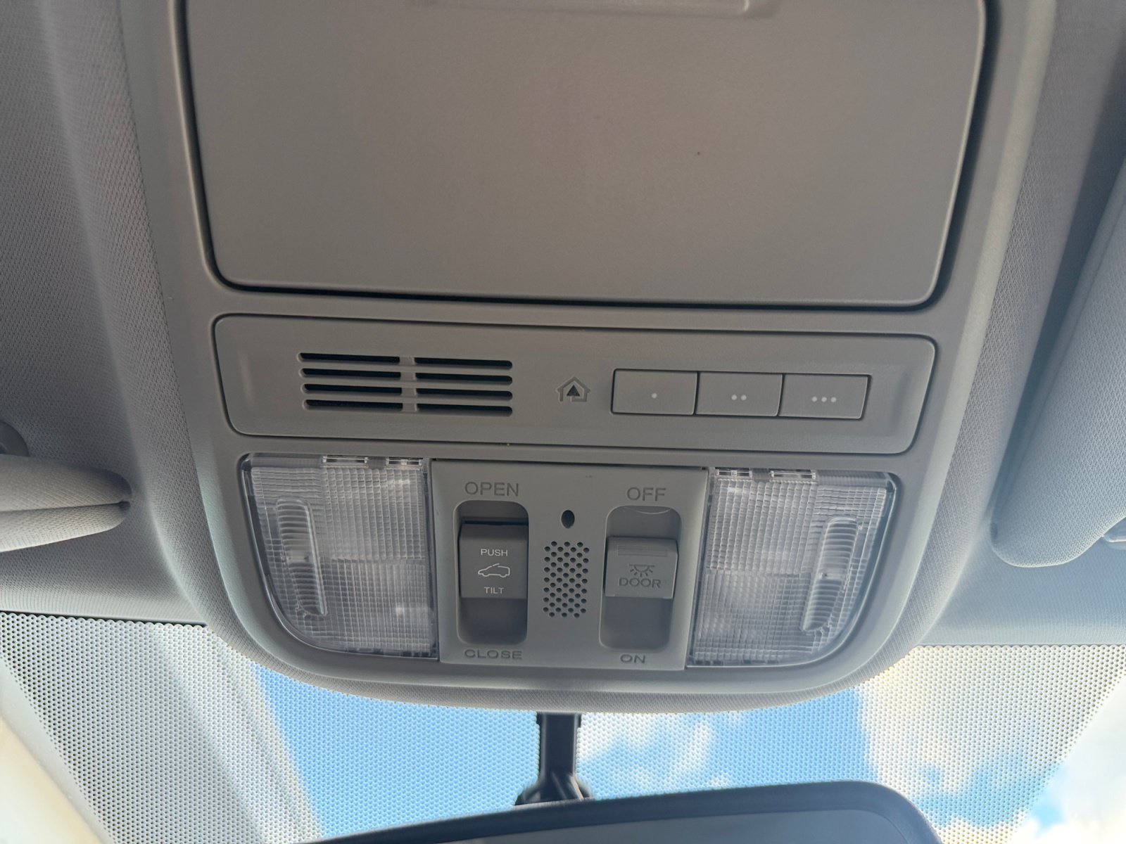 Certified Used 2018 Silver Honda EX-L image 27