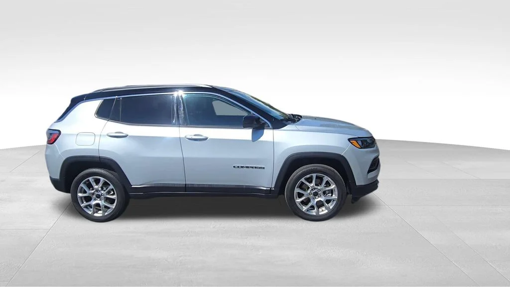 Used 2025 Silver Jeep Limited image 9