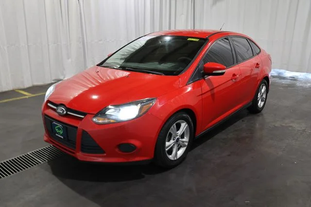 Used 2014 Race Red Ford SE image 26