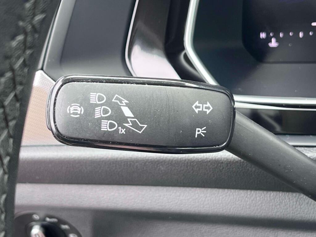Used 2024 GRY/Grey Volkswagen S image 30