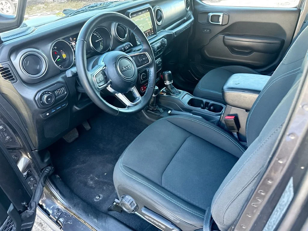 Used 2022 Gray Jeep Unlimited Rubicon 4xe image 25
