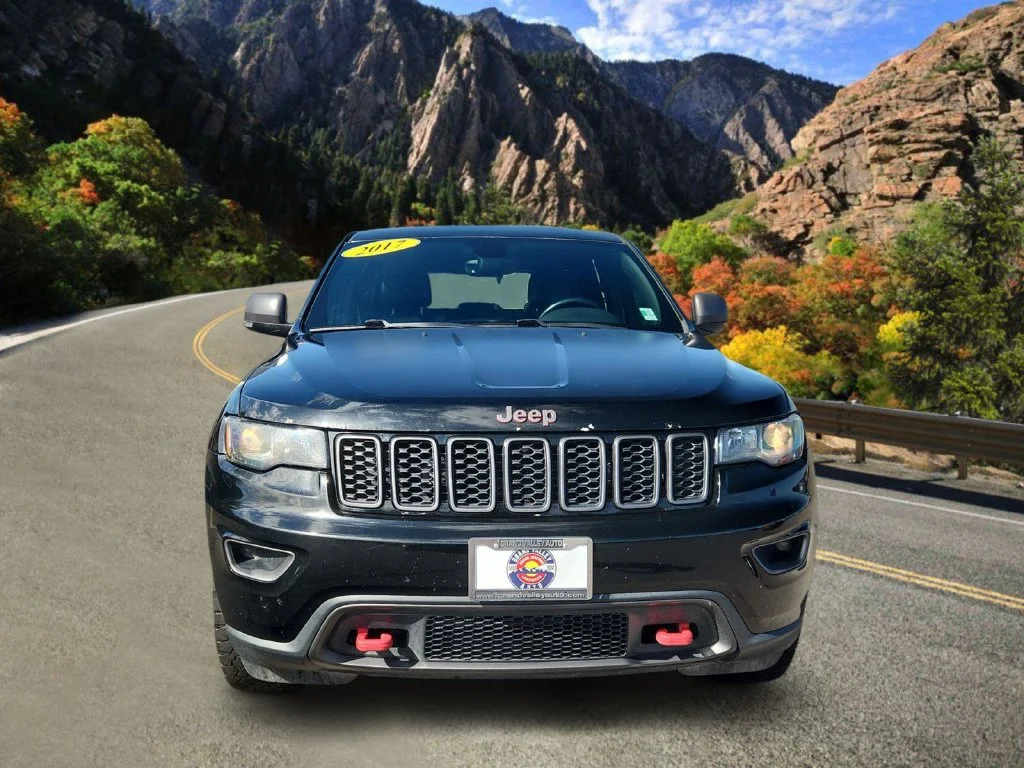 Used 2017 Black Jeep Trailhawk image 6