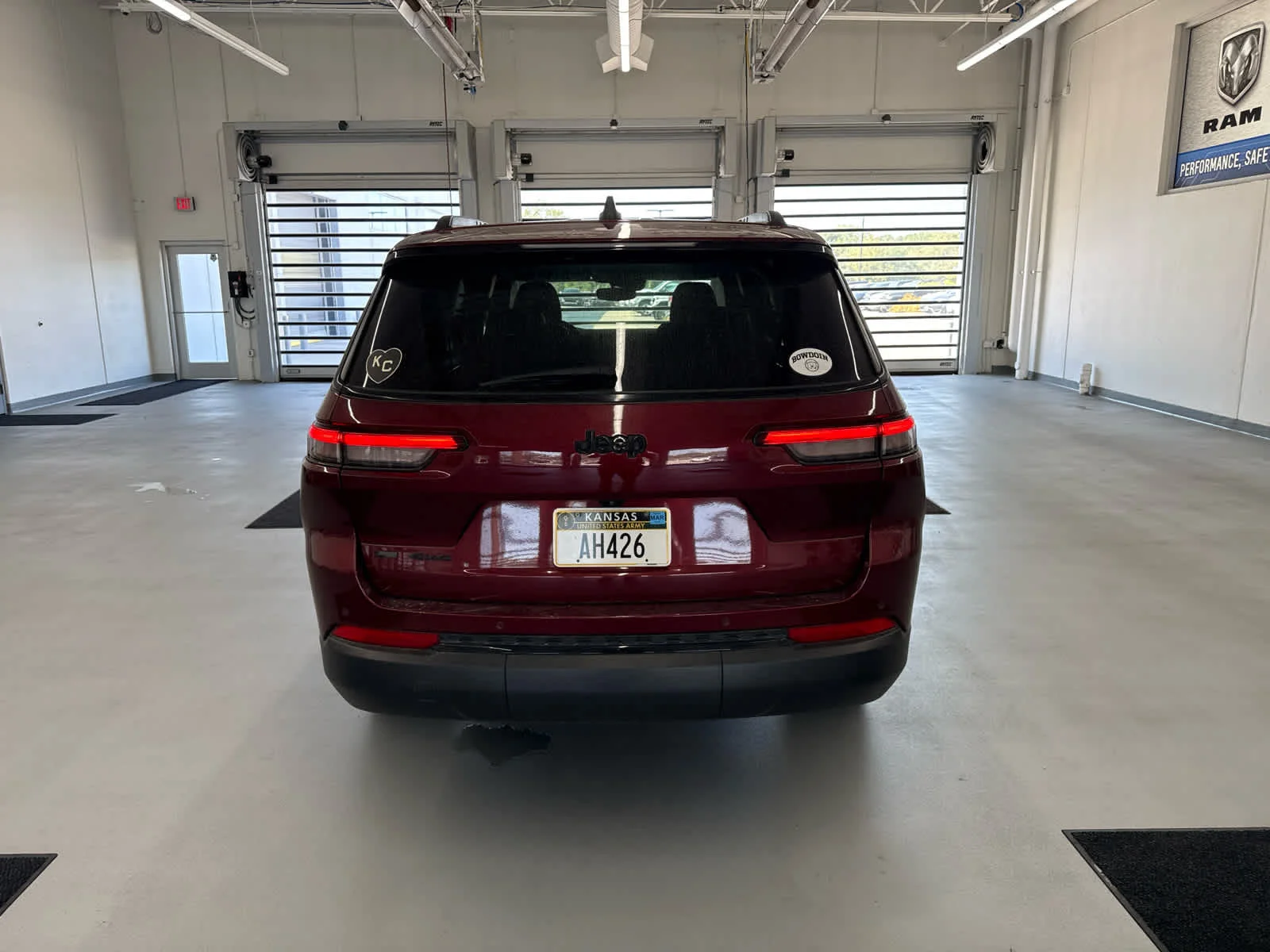 Used 2022 Velvet Red Pearlcoat Jeep Altitude image 6