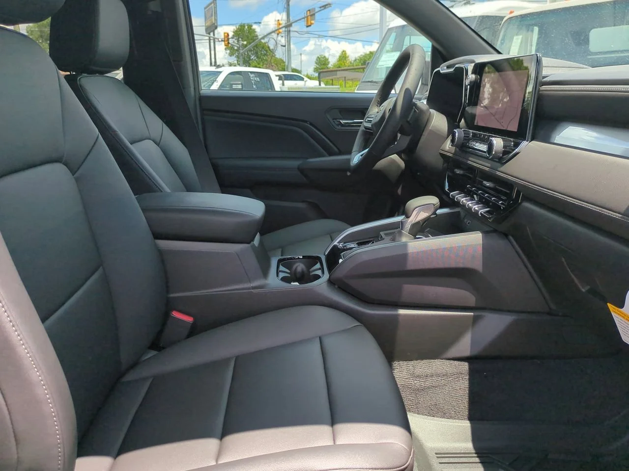 2025 Chevrolet Colorado LT - Photo 28