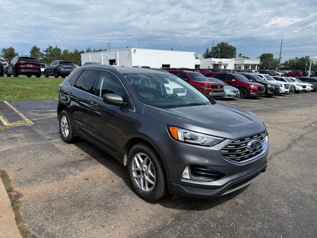 Used 2021 Gray Ford SEL image 4