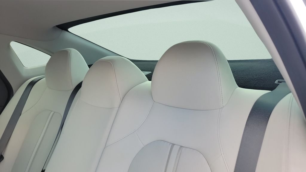 Certified Used 2025 White Hyundai SE image 10