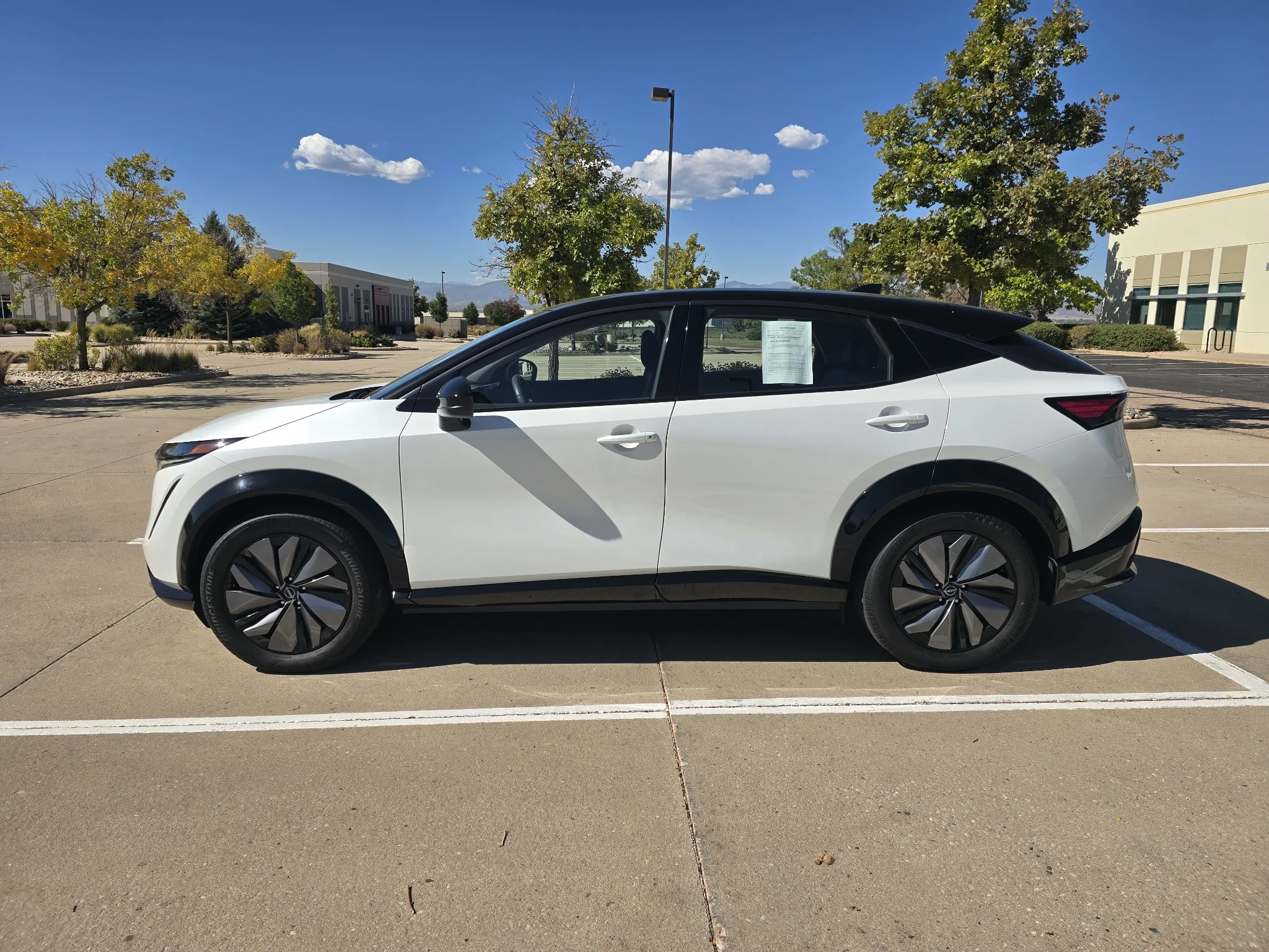 Used 2024 Everest White Pearl Tricoat/Black Diamond Pearl Nissan ENGAGE+ image 2