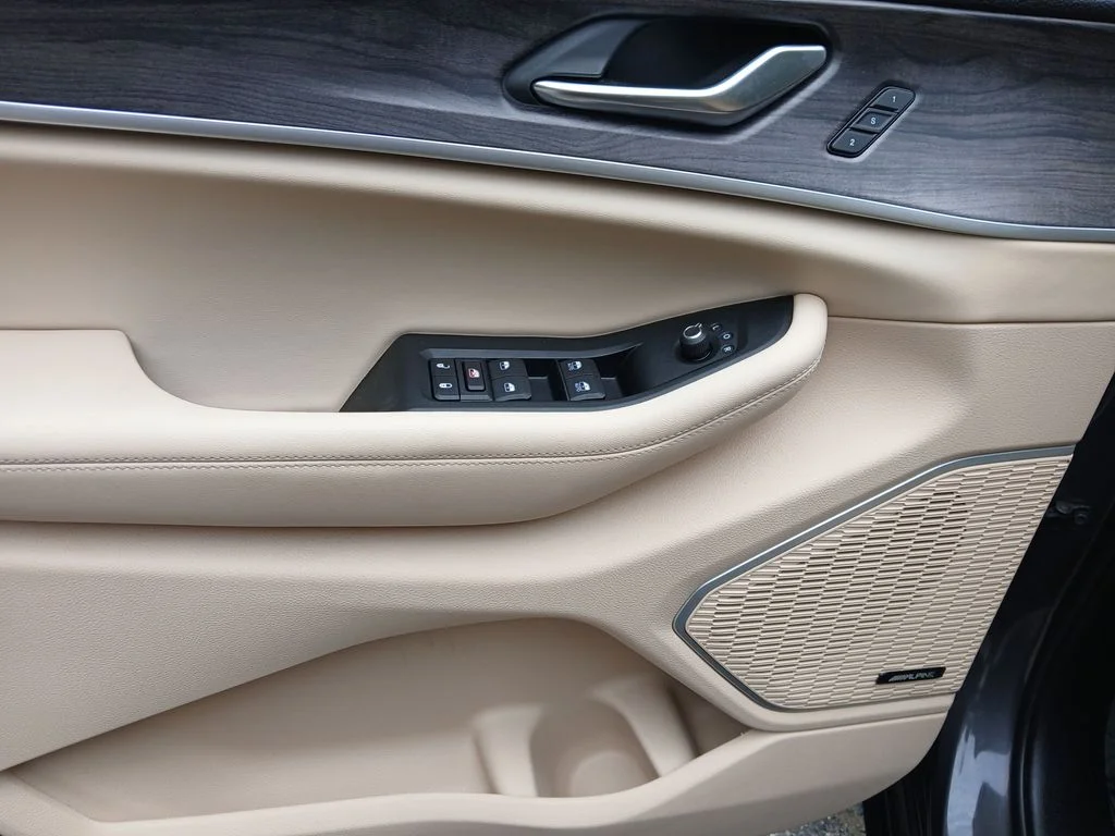 Used 2022 Gray Jeep Limited image 18