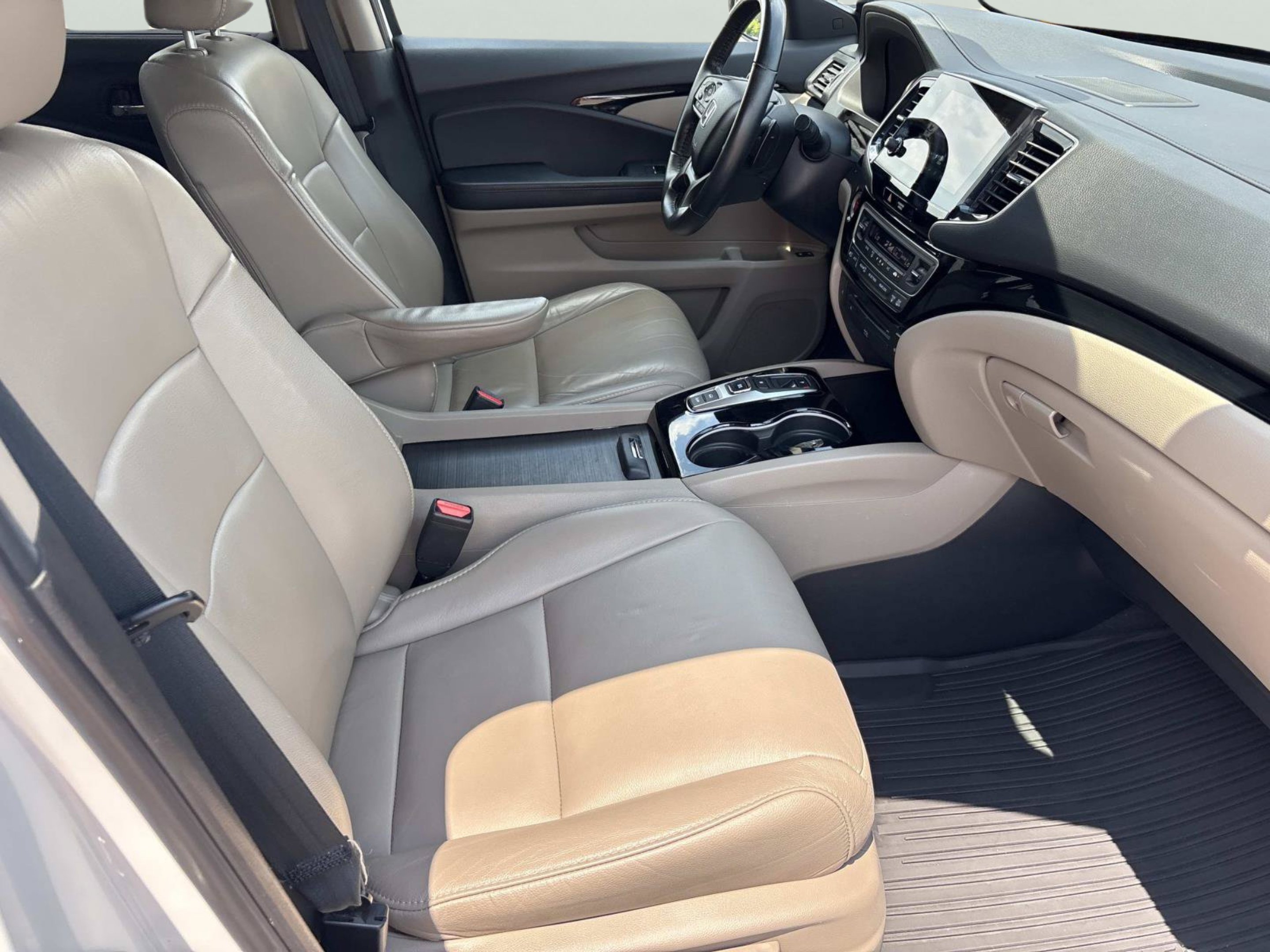 Used 2020 Platinum White Honda Touring image 20
