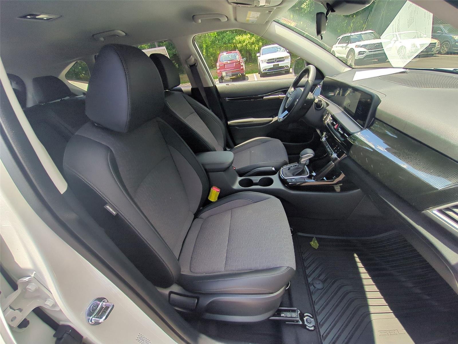 New 2026 Snow White Pearl Kia S image 37