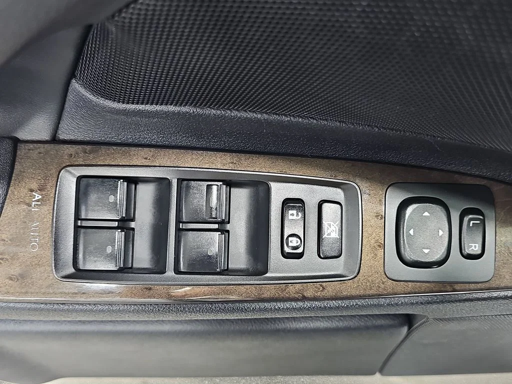 Used 2011 White Lexus 250 image 27
