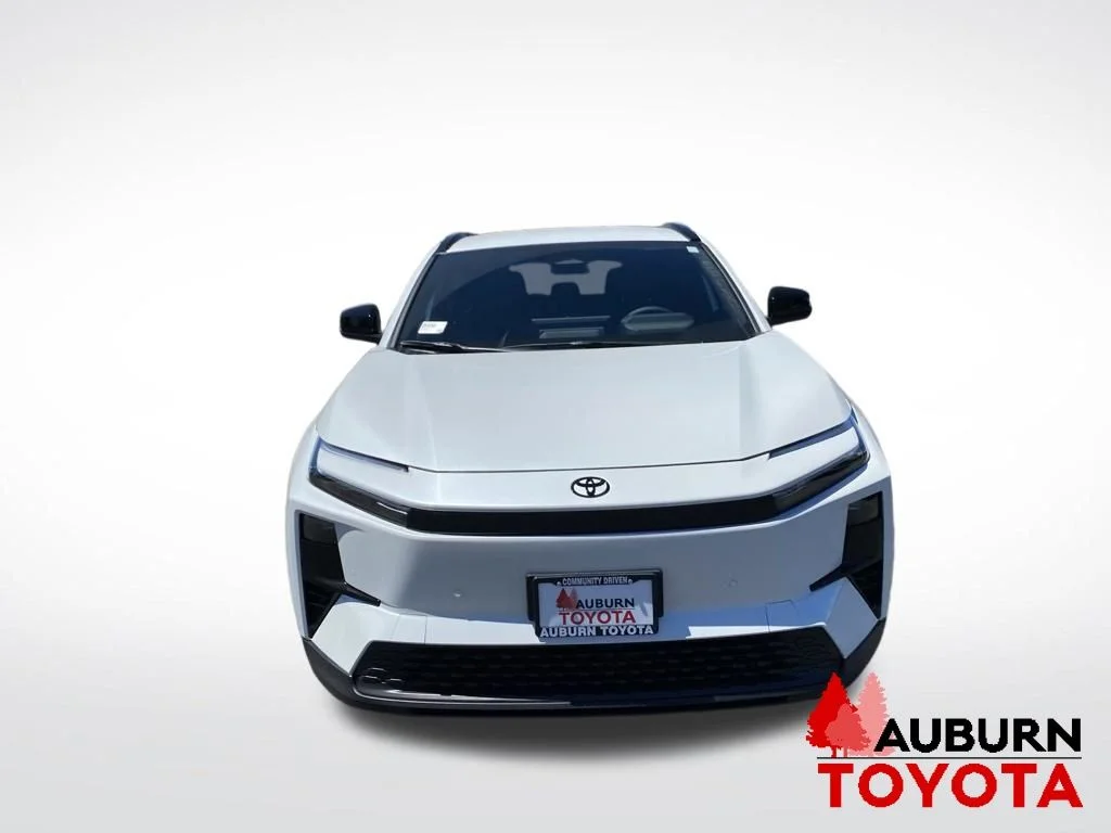 New 2026 Wind Chill Pearl <sup>1</sup> Toyota  SE image 2