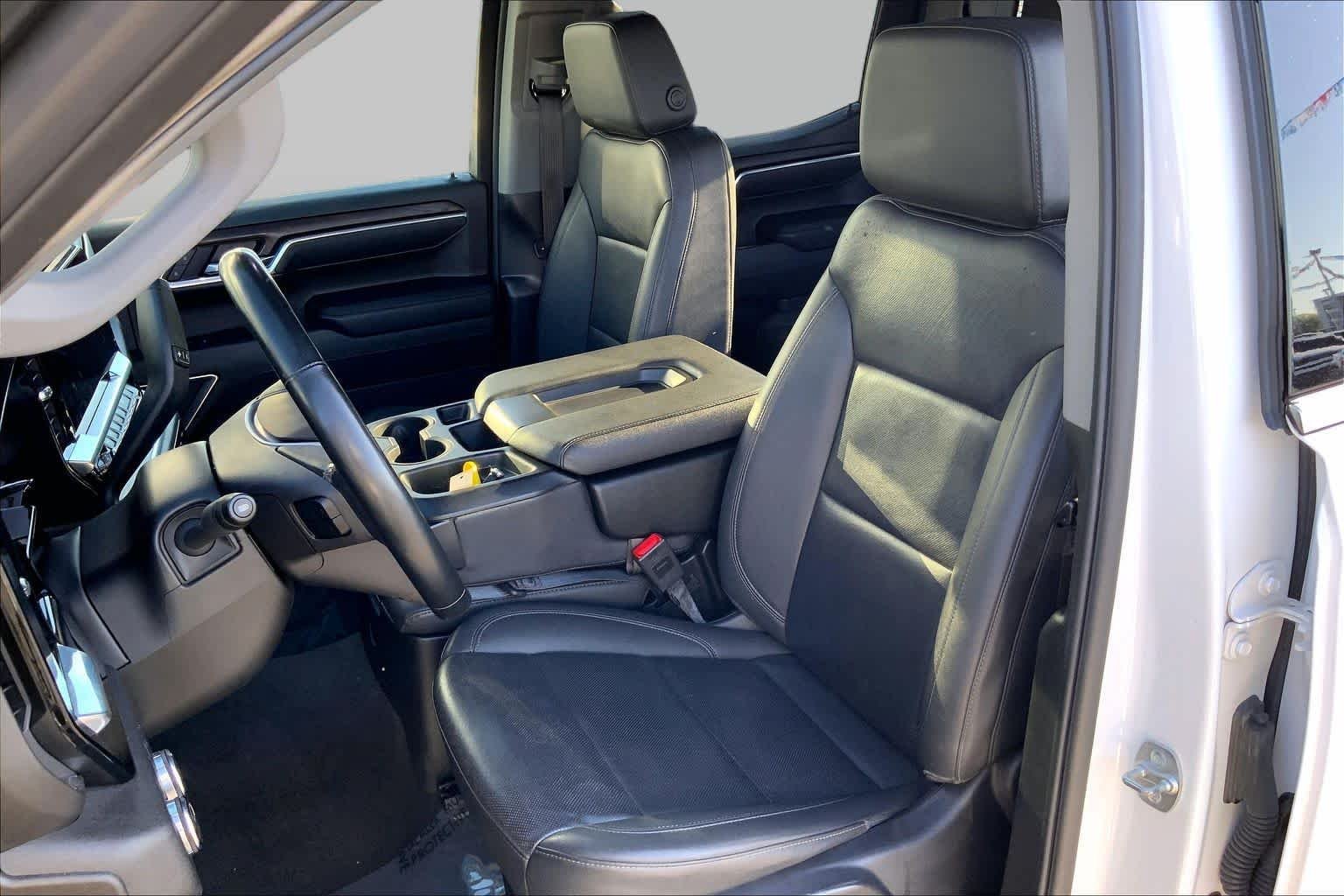 Used 2025 Summit White GMC SLT image 8