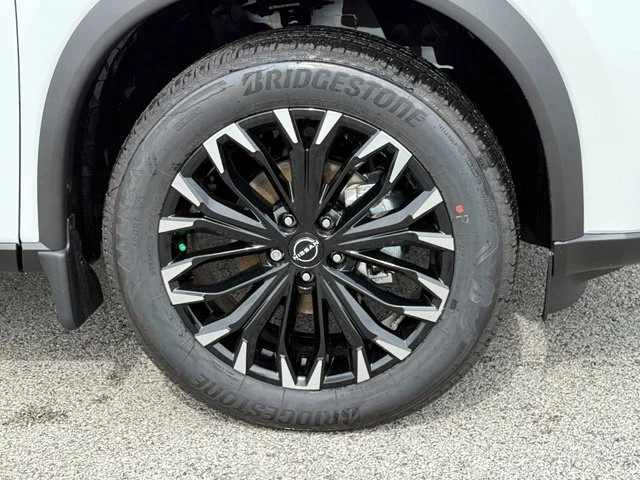 New 2026 Everest White Pearl TriCoat Nissan Dark Armor image 10