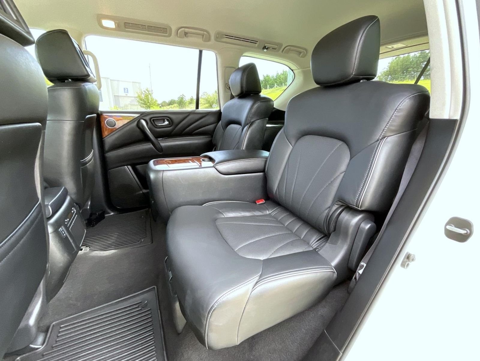 Used 2017 White INFINITI Base image 22