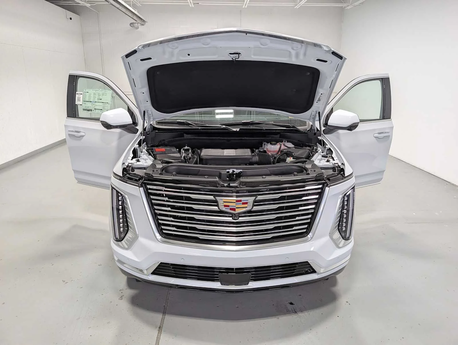 New 2027 Vibrant White Tricoat Cadillac Platinum Luxury image 10