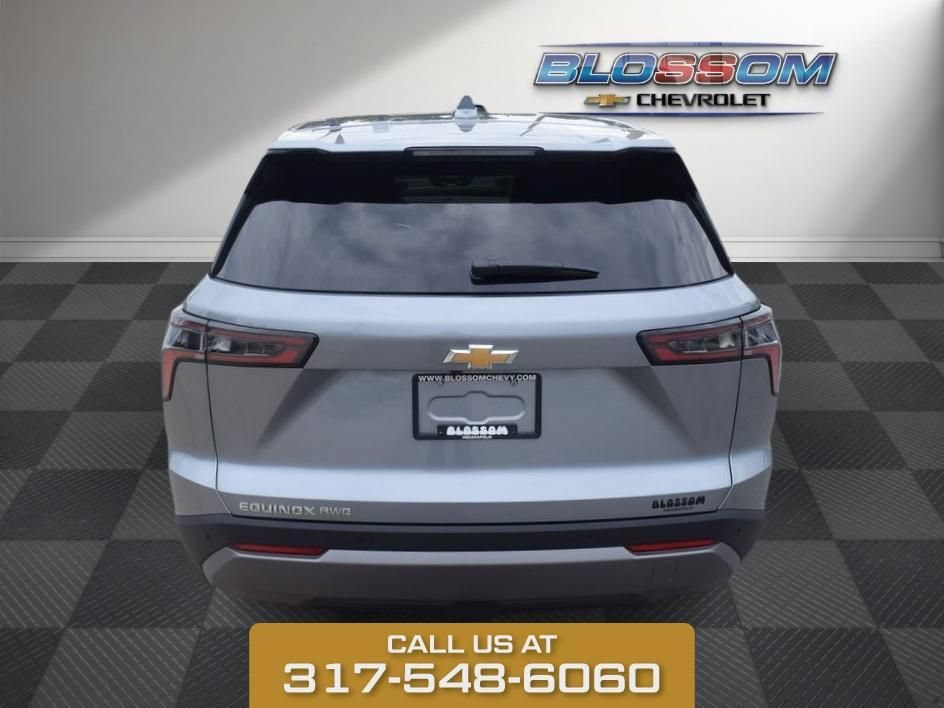 2027 Chevrolet Equinox LT - Photo 6