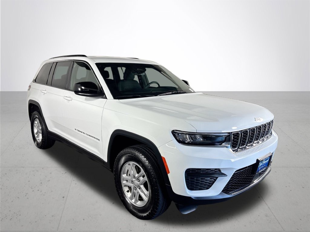 Used 2025 Bright White Clearcoat Jeep Laredo image 4
