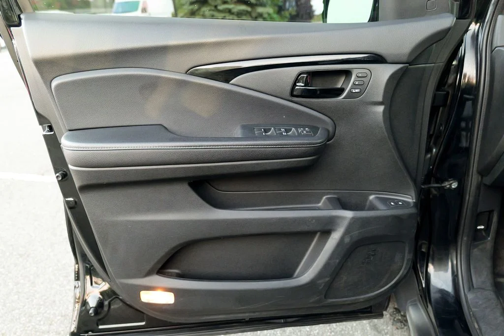 Used 2023 Black Honda Elite image 17