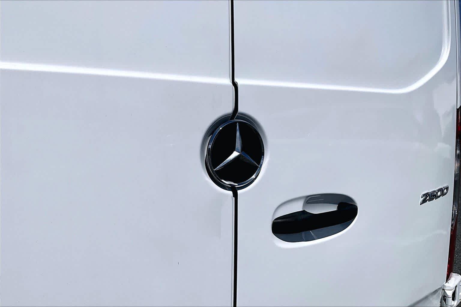 Used 2023 Arctic White Mercedes-Benz  image 31