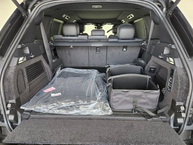 New 2026 Santorini Black Land Rover SE image 14