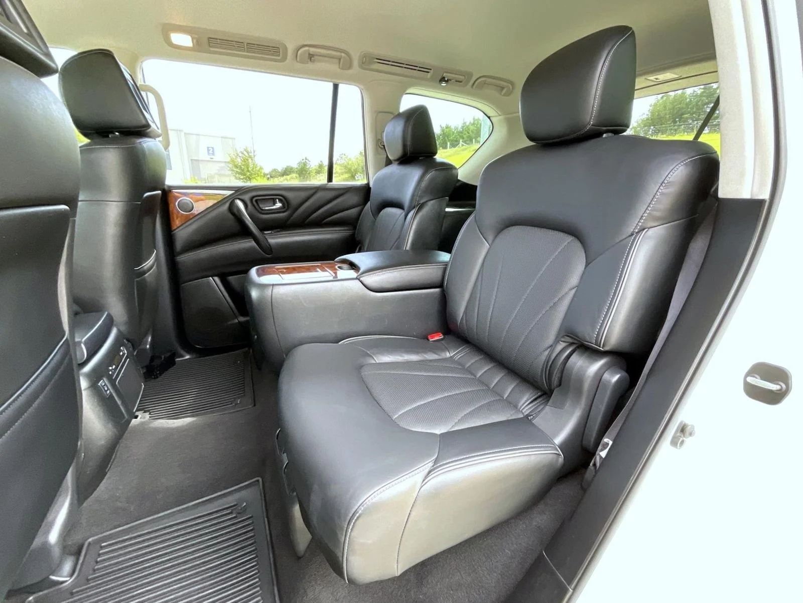 Used 2017 White INFINITI Base image 22