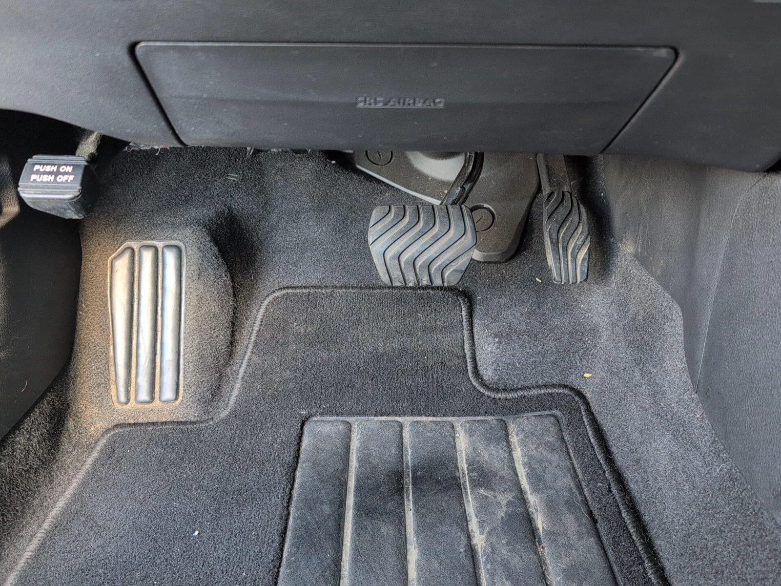 Used 2022 Gun Metallic Nissan 2.5 SV image 29