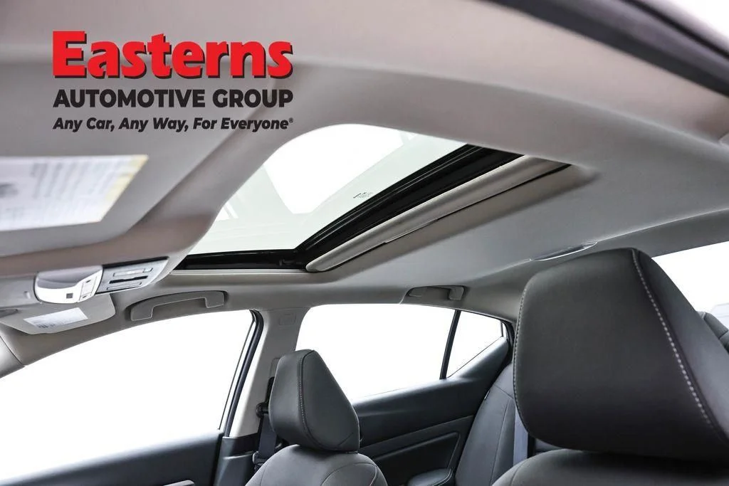 Used 2023 White Nissan 2.5 SV image 36