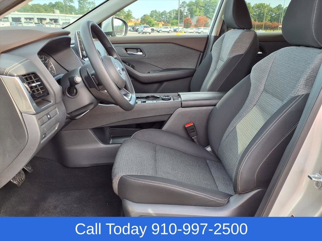 Used 2022 Silver Nissan SV Intelligent AWD image 9