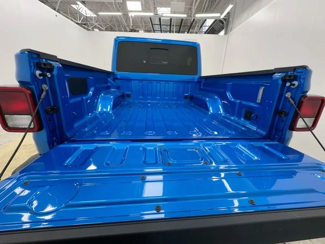 New 2026 Hydro Blue Pearlcoat Jeep Sahara image 19