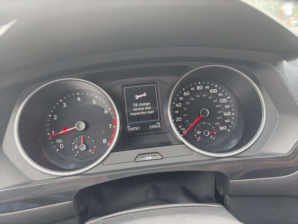 Used 2019 Pure White Volkswagen SE image 4