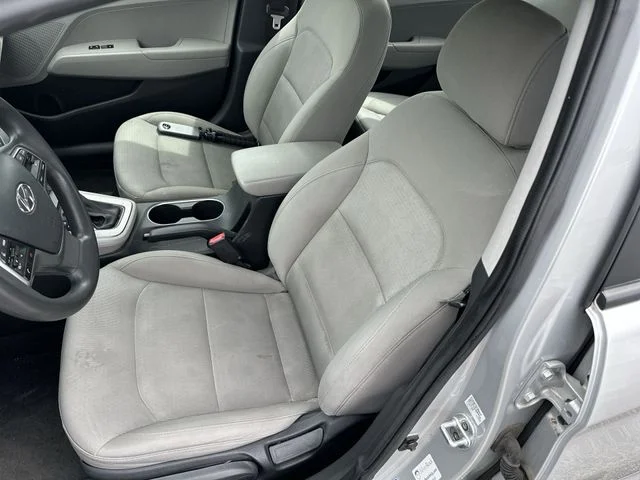 Used 2018 Silver Hyundai SE image 15