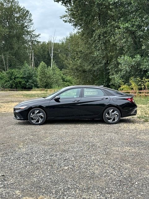 Certified Used 2025 Abyss Black Hyundai SEL Sport image 28