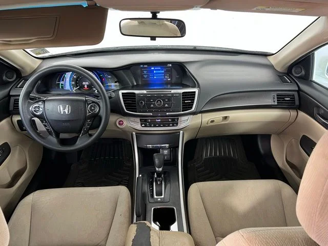 Used 2015 White Honda  image 36