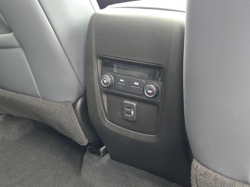 Used 2023 Black Buick Essence image 11